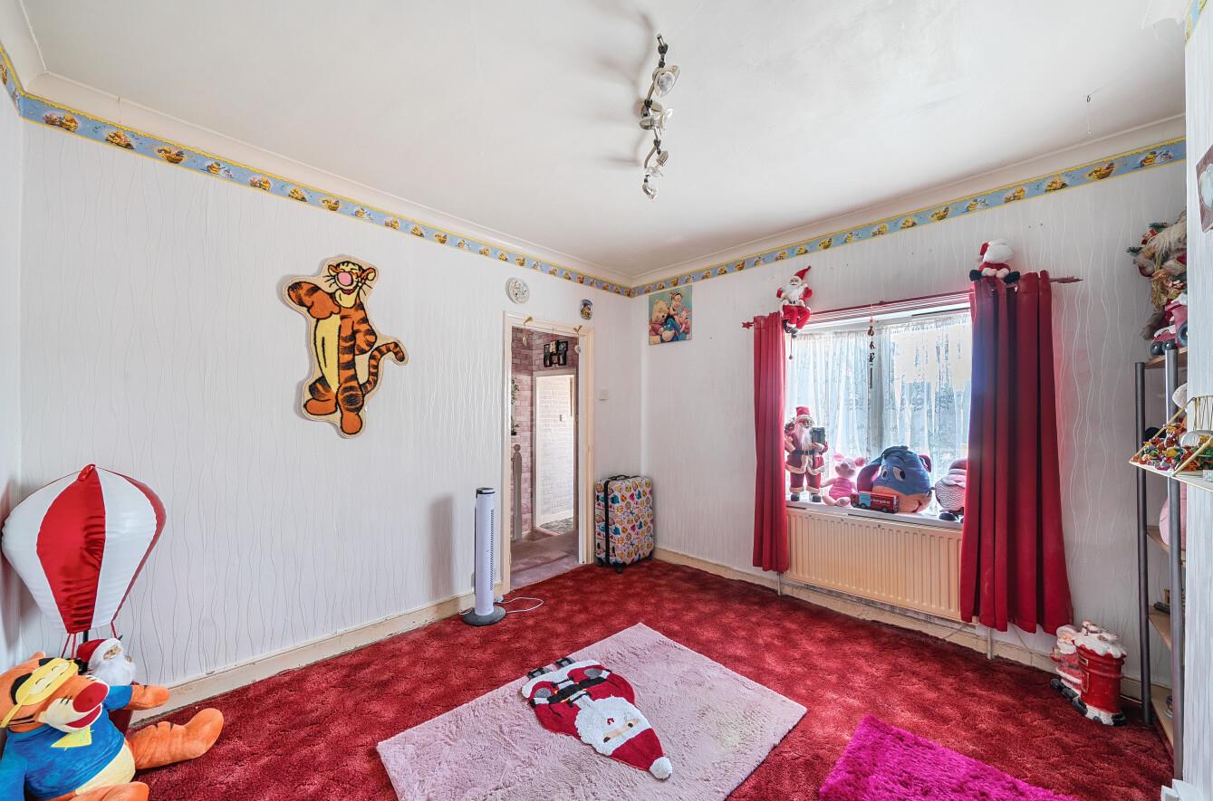 Vera Road, Clydach, Swansea, SA6 5QE